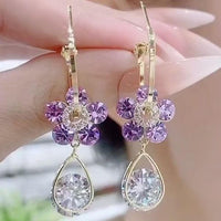 Aretes con forma de gota y flores