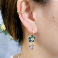 Aretes con forma de gota y flores