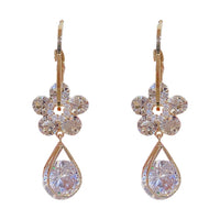 Aretes con forma de gota y flores